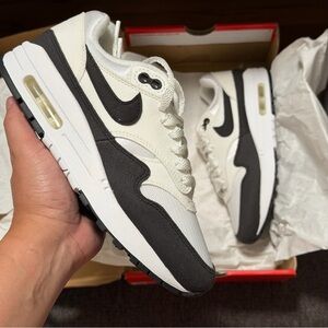 Nike Womens Air Max 1 Size 6 Black and White Sneakers New